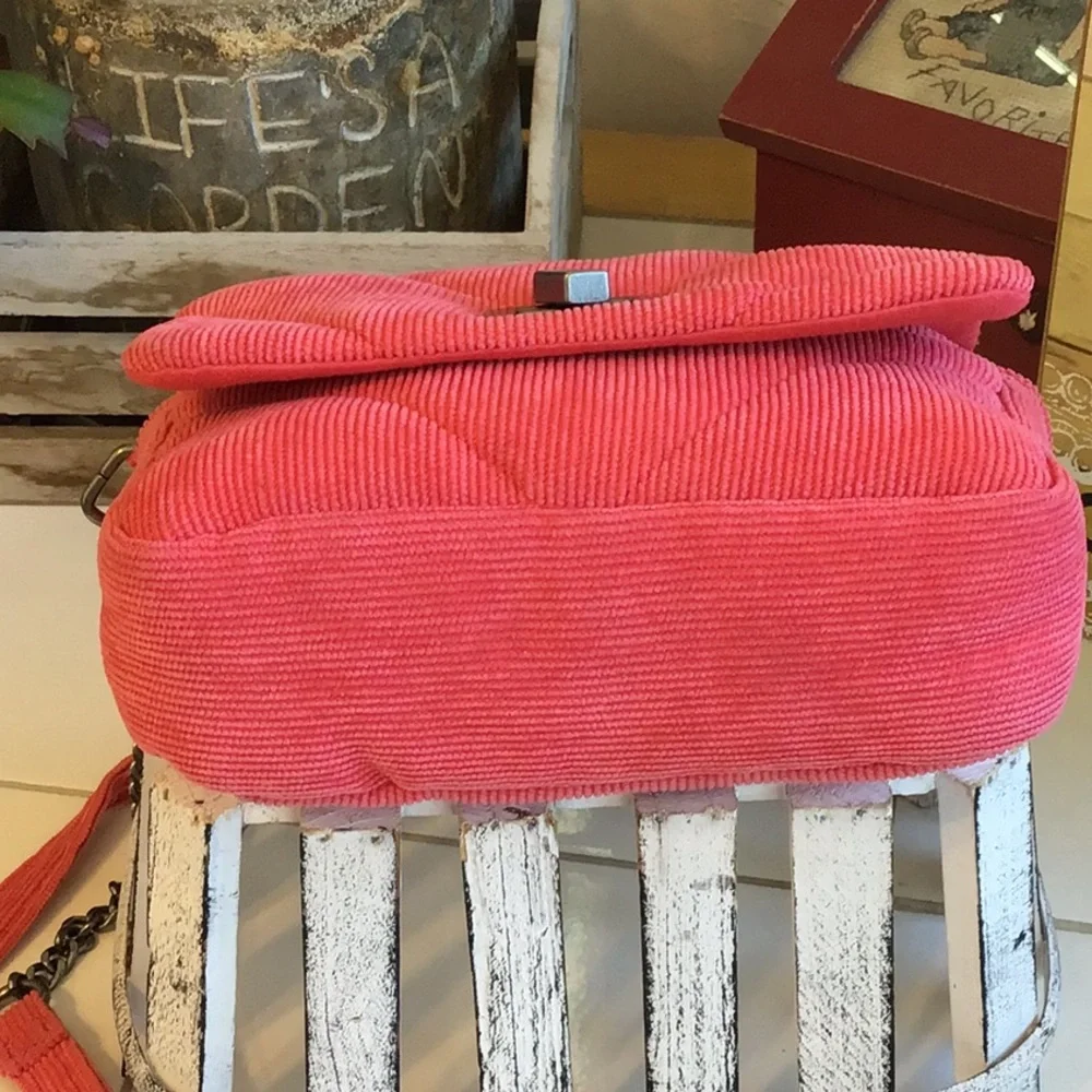 ‘Art Class’ Quilted Coral Soft Corduroy Crossbody (#2) - Picture 7 of 9